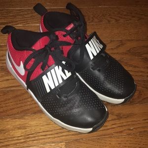 Nike boys hustler basketball shoes 2.5-EUC